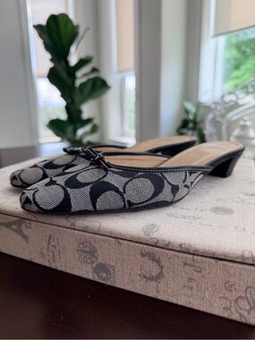 Vintage Coach Signature Jaquard Canvas Kitten Heels Mule Black Grey Bow Size 6B